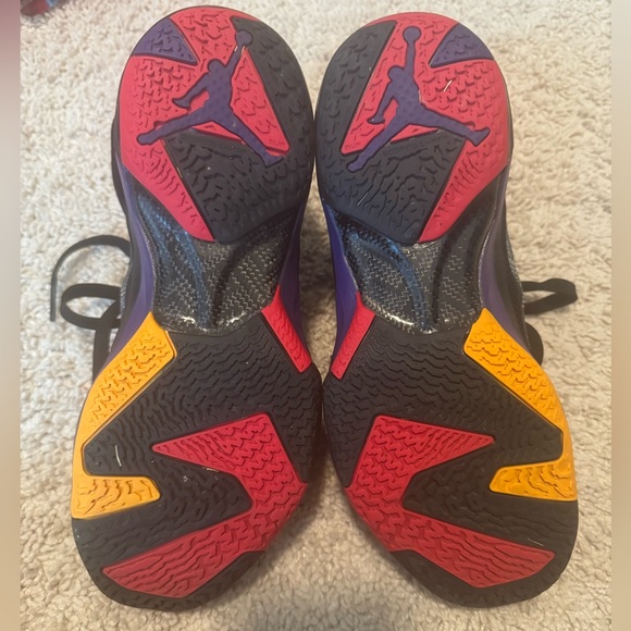 Air Jordan’s - XXXVII- 7Y - Picture 5 of 8